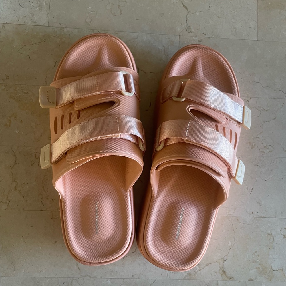 Brand new suicoke zurich salmon baby pink slides never worn!